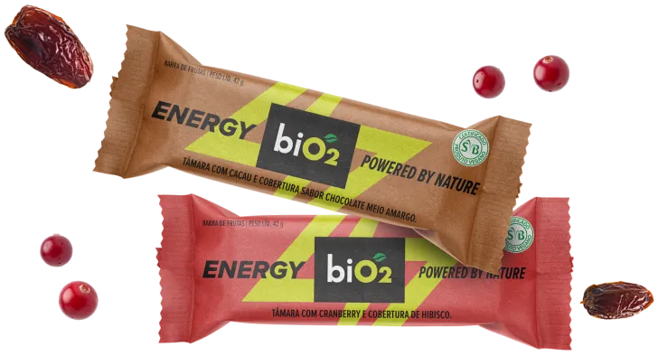 Duas barras energéticas biO2 Energy de Tâmara: Sabor Cacau com Cobertura Meio Amargo e Tâmara com Cranberry e Cobertura de Hibisco