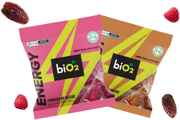 Duas embalagens da bala energética biO2 Energy Gummy: Balas de Tâmara com Framboesa e Balas de Tâmara com Caramelo.