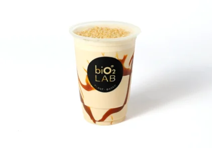 Shake de baunilha com 34 g de proteína vegetal, uma forma fácil, nutritiva e gostosa de inserir mais proteínas no seu dia.