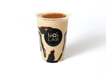 Experimente essa receita de shake proteico de cacau e maca peruana com 38 g de proteína e descubra como um shake pode ser nutritivo e delicioso ao mesmo tempo!