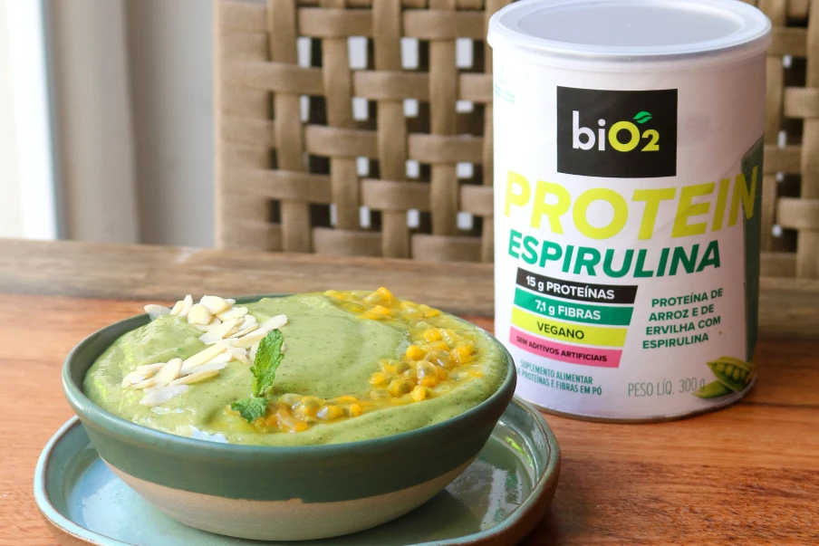 Bowl refrescante, antioxidante e proteico! Com 10 g de proteína e 5 g de fibras por porção. Perfeito para iniciar o dia com todos os nutrientes que você precisa!